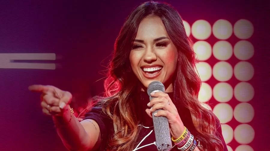 Paula Baluart fala sobre importÃ¢ncia da sua primeira canção, "O Teu Amor Me Abraçou" e manda recado para tocantinenses