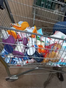 Mais de 500 produtos vencidos são apreendidos em supermercado de Palmas