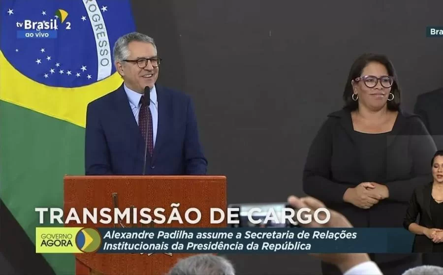 "Boa tarde a todos, todas e a Todes": linguagem neutra é adotada em Governo Lula; saiba se há regra