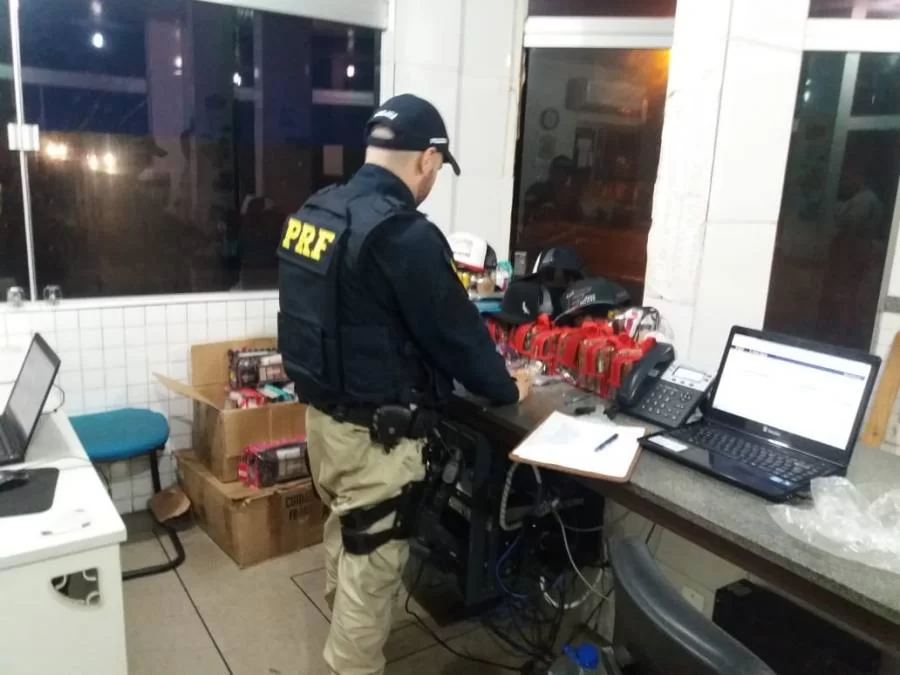 PRF apreende mercadorias sem documento fiscal em Gurupi