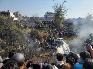Queda de avião deixa dezenas de mortos no Nepal