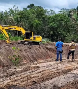 No interior do Estado, Polícia Civil recupera máquina retroescavadeira avaliada em R$ 800 mil