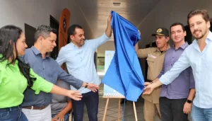 Wanderlei Barbosa visita obras do Hospital Geral de Araguaína e entrega revitalização do Batalhão Ambiental