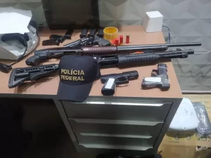 Operação "Tiro Certo": advogado que orientava clientes a forjarem situações de perigo em processos na Justiça é alvo da Polícia Federal