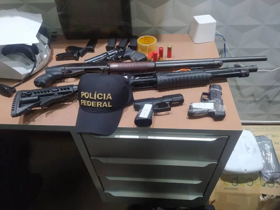 Operação "Tiro Certo": advogado que orientava clientes a forjarem situações de perigo em processos na Justiça é alvo da Polícia Federal