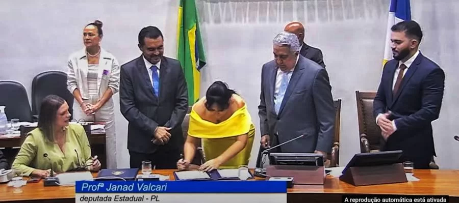 Ao lado de Wanderlei Barbosa e Laurez Moreira, Janad Valcari toma posse como Deputada Estadual do Tocantins
