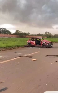 Acidente em frente a AABB de Colinas deixa carro totalmente destruído; vídeo