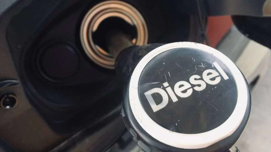 Redução de R$ 0,40 no preço do diesel para distribuidoras passa a valer nesta quarta, 08; confira