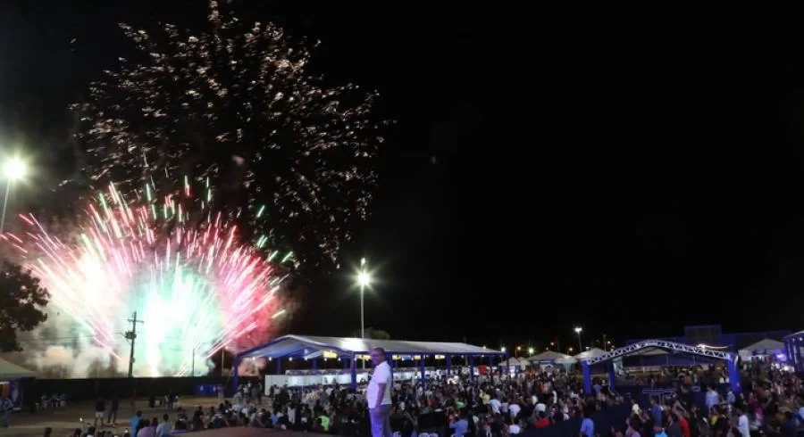 Com milhares de pessoas, Sarah Farias e DJ PV abrem "Palmas Capital da Fé"; segunda noite contará com Pe. Fábio de Melo e Rosa de Saron