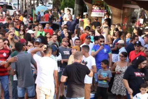 Trio elétrico e personagens lúdicos alegram matinÃª infantil no Carnaval de Gurupi