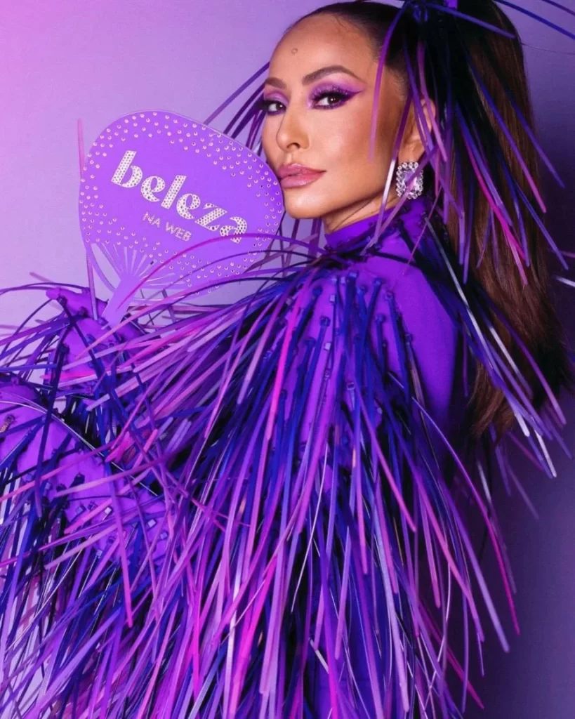 Criatividade e ousadia descrevem o look de Sabrina Sato para o Carnaval