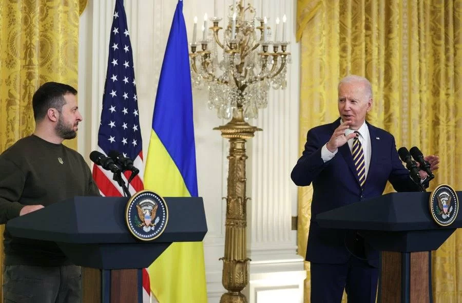 Durante visita surpresa a Kiev, Biden promete ajuda militar