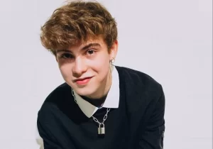 Em entrevista exclusiva para o DT, cantor Lucas Andrade fala sobre sua carreira e sua mais nova música recém lançada – "Dois Estranhos"