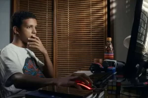 DependÃªncia digital: Psicóloga Tatiane Paula, fala sobre "caso Theo da Novela Travessia"