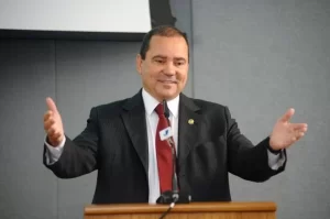 Derrotado nas Urnas, Vicentinho emite nota em tom de despedida do Senado Federal