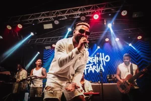 Conheça Jorginho Faria, cantor responsável por embalar noite de famosos como Ronaldinho Gaúcho, Neymar Jr. e Gabigol