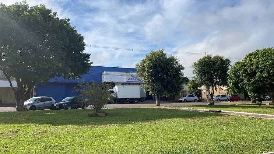 Ladrões arrombam porta de Atacado em Colinas e furtam caixa da empresa