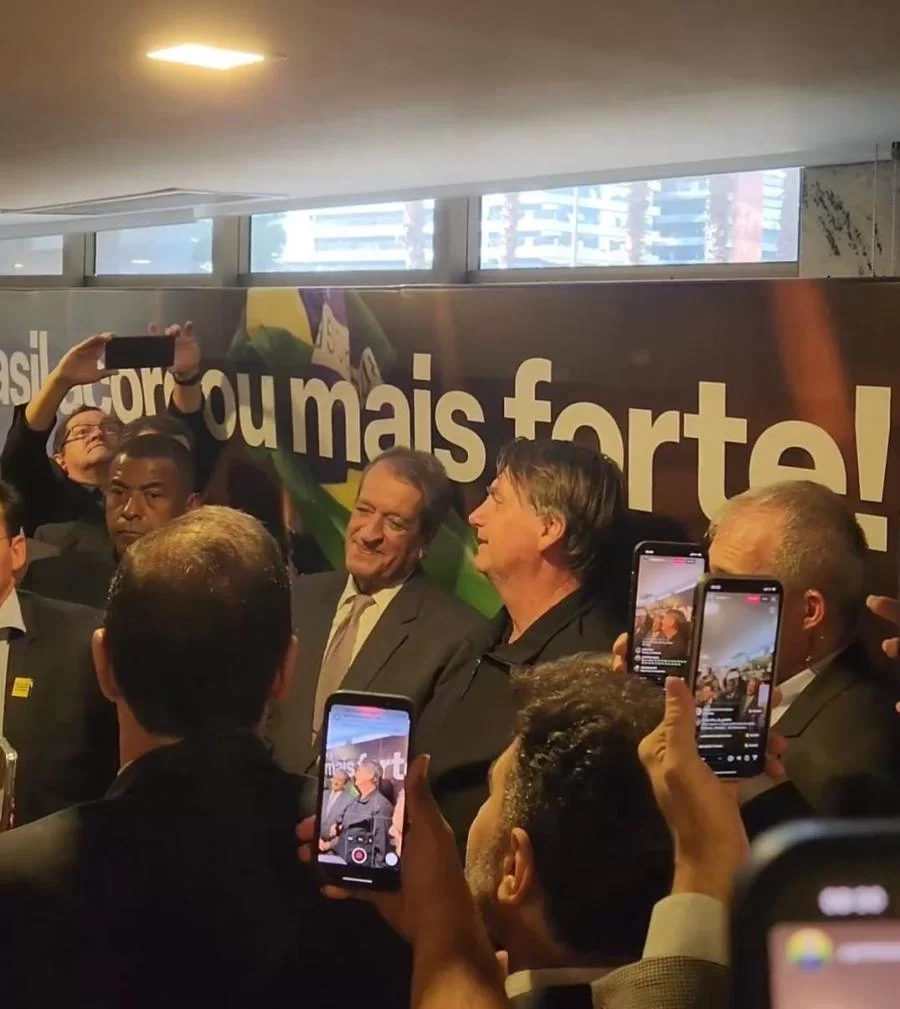 Após trÃªs meses fora, Bolsonaro retorna ao Brasil; veja o que ele vai fazer daqui em diante
