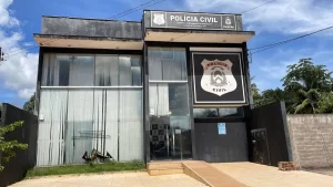 Em Colinas, casal é rendido dentro de casa e obrigado a fazer pix para dupla de assaltantes encapuzados