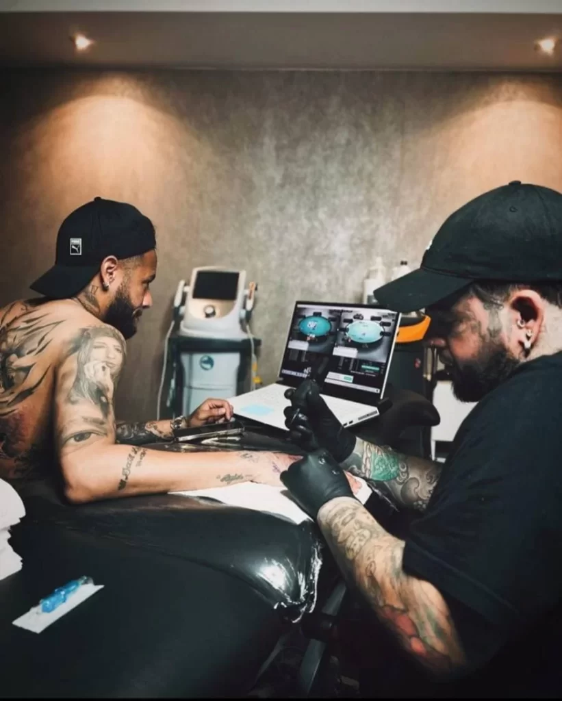 Tatuador há 15 anos: conheça o artista Fil G, tatuador de grandes celebridades como Neymar e Gabriel Jesus