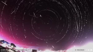 Observatório registra pico de chuva de meteoros Líridas; veja imagens