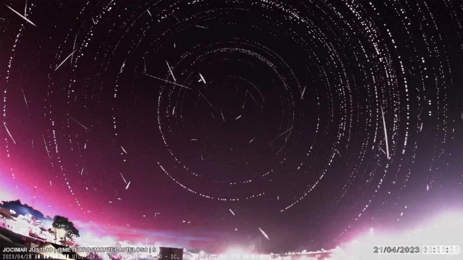 Observatório registra pico de chuva de meteoros Líridas; veja imagens
