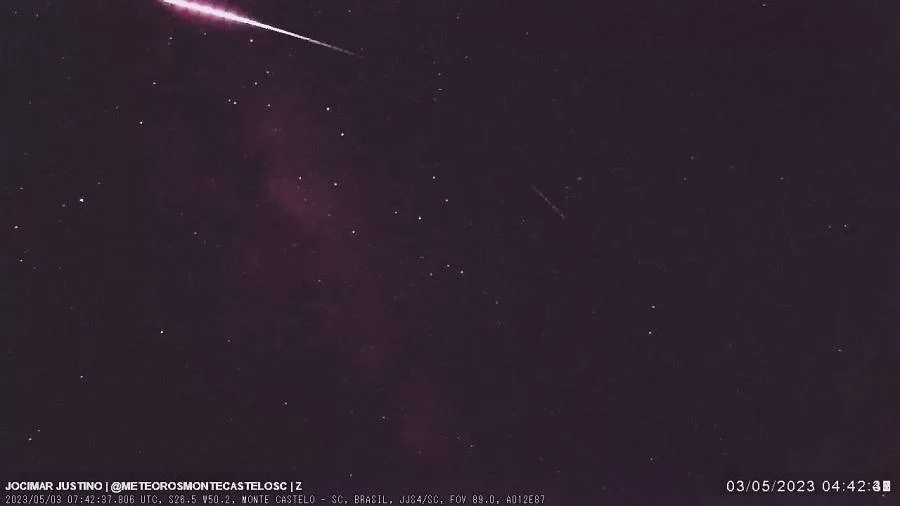 Meteoros cruzam céu de Monte Castelo/SC e cÃ¢mera registra fenômeno; assista