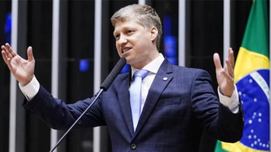 Deputado Marcel van Hattem critica PL 2630, apelidado como "PL da Censura"