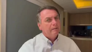 Bolsonaro ameaça processar Lula por fala sobre imóvel nos EUA e mortes por Covid-19: "entrarei com duas ações contra Lula"