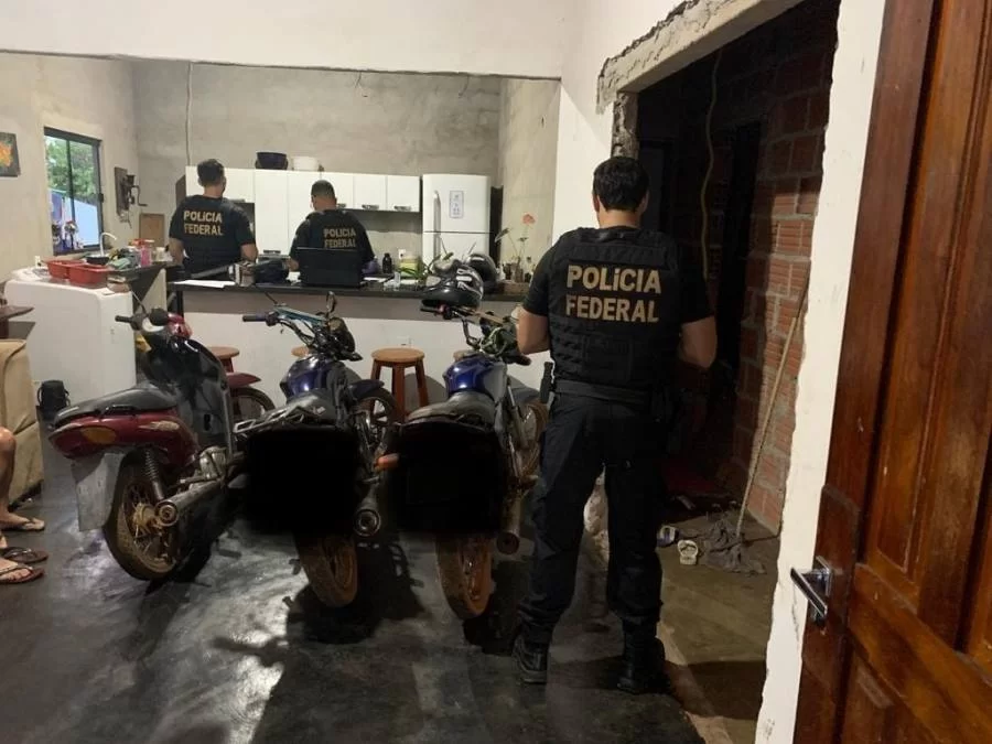 Em BarrolÃ¢ndia homem é preso em flagrante acusado de abuso e exploração sexual infantil; vídeo