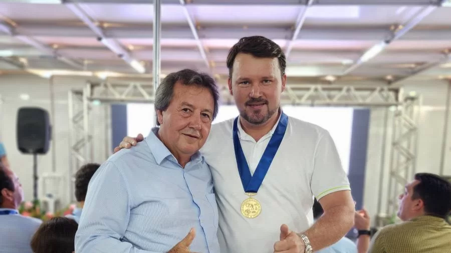 Prefeito de Campos Lindos recebe do deputado Vilmar honraria do Agronegócio
