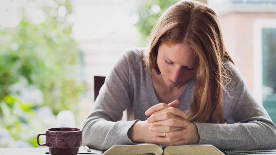 Conexão com Deus: devocional diário é uma saída para momentos difíceis