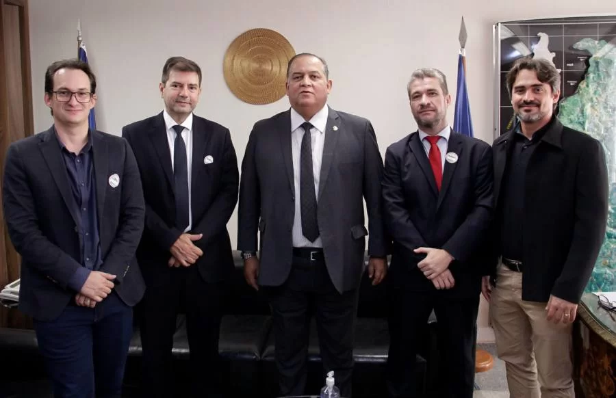 Eduardo Gomes recebe autoridades em gabinete e garante recursos para infraestrutura e desenvolvimento social de trÃªs municípios tocantinenses