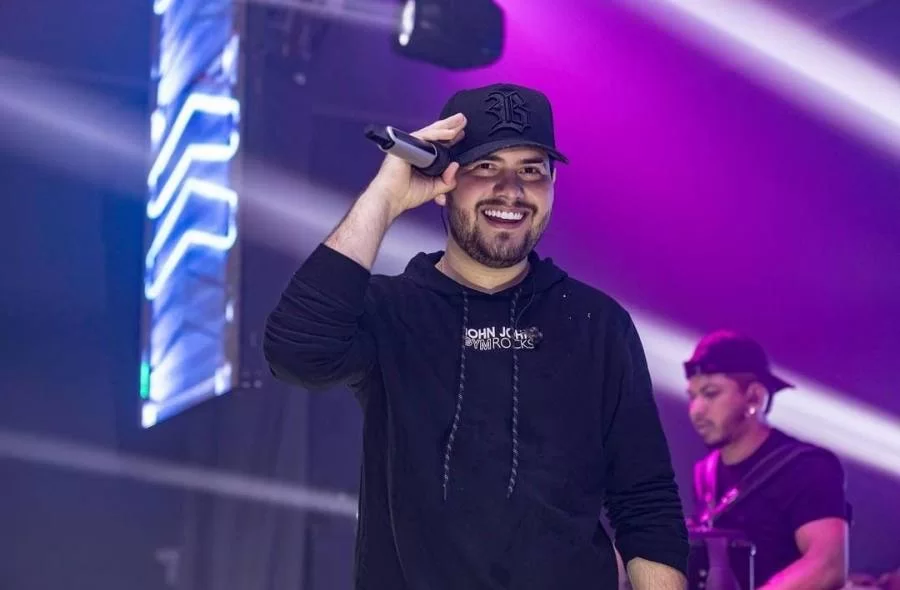 Cantor Zé Ottávio se envolve em acidente de carro: "Estou muito traumatizado"