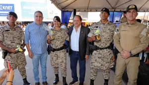 Laurez Moreira, certifica concluintes do curso de Força Tática da Polícia Militar em Taguatinga