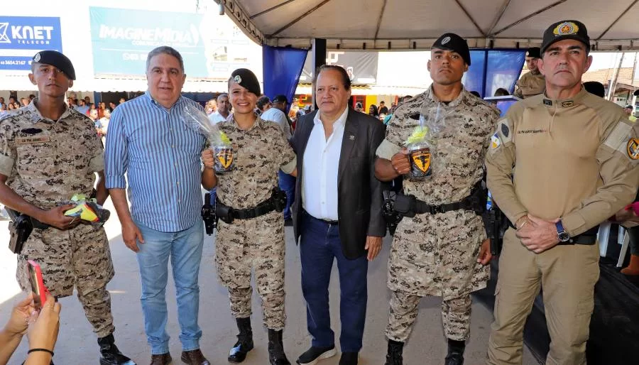 Laurez Moreira, certifica concluintes do curso de Força Tática da Polícia Militar em Taguatinga