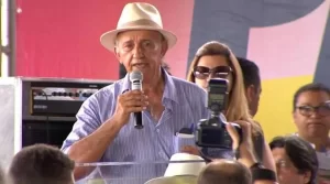 Derval  diz nÃÂ£o saber se estÃÂ¡ "precipitada" ou "nÃÂ£o" candidatura de Freire