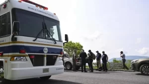 Piloto, mãe, criança e babá: vítimas do avião que caiu após ser seguido por caças voltavam para casa, em East Hampton