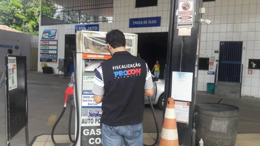 Procon segue fiscalizando postos de combustÃÂ­veis em todo o Estado