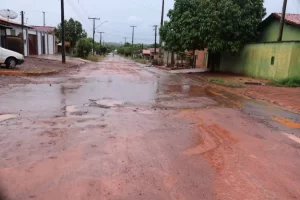 Buracos aparecem com as chuvas e jÃÂ¡ causam transtornos a populaÃÂ§ÃÂ£o