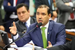 Vicentinho Junior compartilha expectativa com ex-governo Bolsonaro, crítica Lula e diz ter preocupação comÂ aÂ comunicação