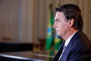 Julgamento que pode tornar Bolsonaro inelegível por abuso de poder é suspenso