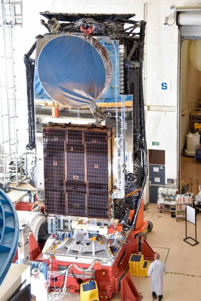 Satélite Jupiter 3, maior da comunicações, chega na Flórida para lançamento