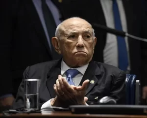 Siqueira Campos tem crise renal aguda e fica em estado grave