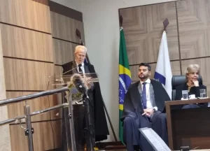 Wagner destaca trabalho da Justiça Eleitoral e parabeniza magistrado de Araguaína por ascensão ao comando do TRE-TO