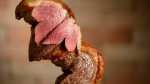 A picanha está mais barata? Entenda a queda no valor do corte