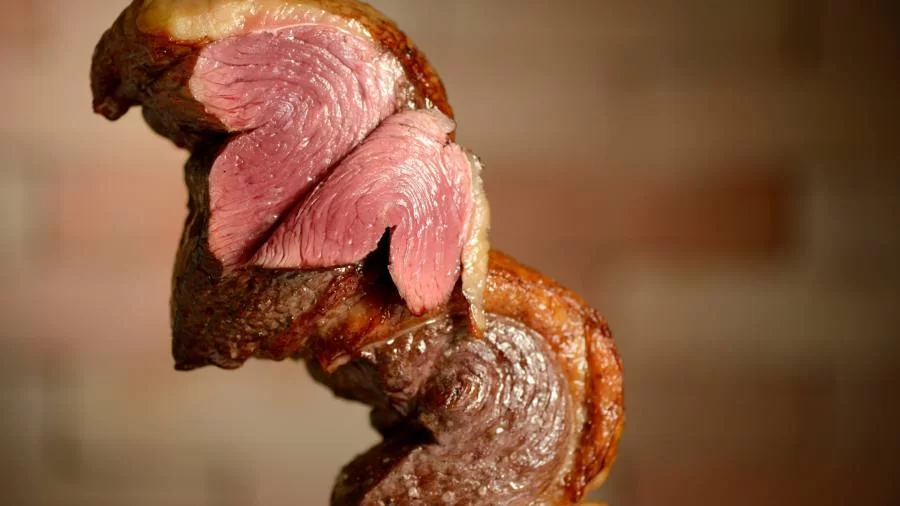 A picanha está mais barata? Entenda a queda no valor do corte