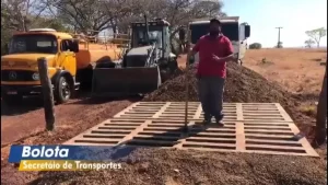 Prefeitura de Bandeirantes realiza instalação de novos mata-burros na região