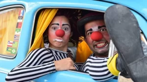 Um fusca azul, uma dupla de palhaços e muita diversão com show do grupo FusCirco no próximo sábado, 12