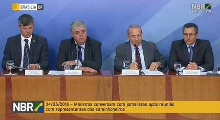 Governo anuncia trÃÂ©gua de 15 dias para reajustar preÃÂ§os; Greve pode nÃÂ£o terminar